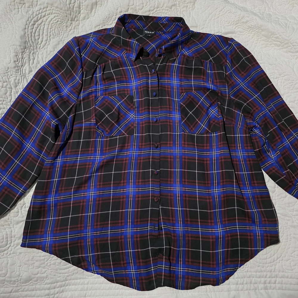 Torrid Georgette Multicolor Plaid Button-Up Shirt - Picture 2 of 9